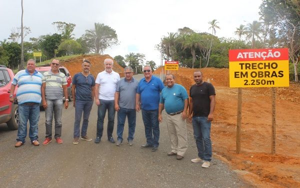 Prefeito, deputados e secretários visitam obras do novo acesso às praias de Itacaré