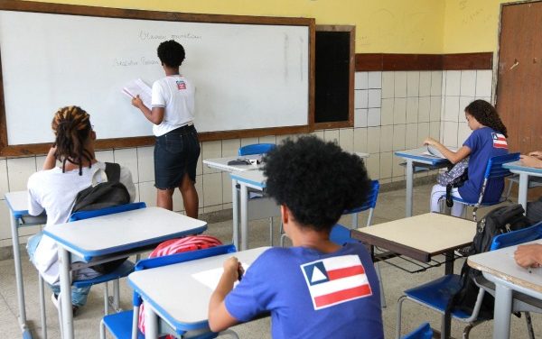 Estado abre 10 mil vagas para monitores do programa Mais Estudo