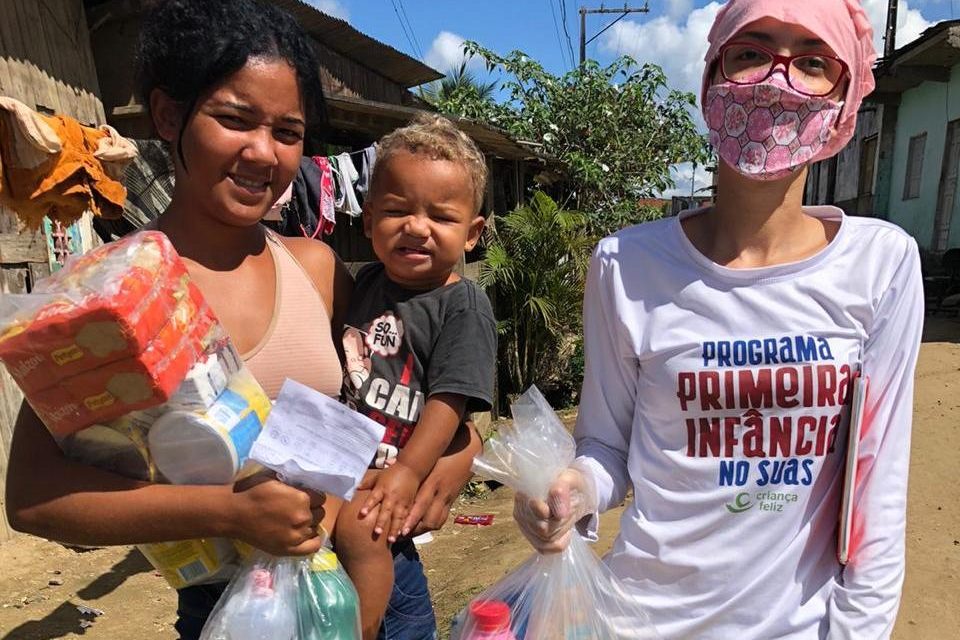 Crianças assistidas pela Assistência Social recebem Kits de Higiene e de Lanche