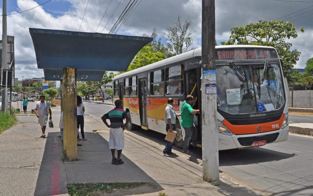 Fernando Gomes autoriza retorno do transporte coletivo a partir da próxima segunda-feira