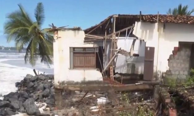 Nível do mar avança em praias de Ilhéus e moradores se queixam de prejuízos