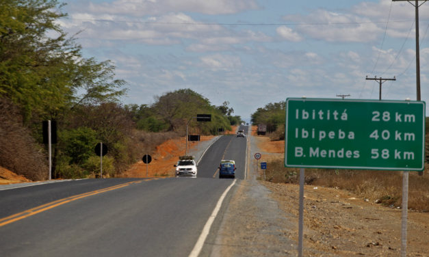 Em Ibititá, Rui dá início à maratona da viagem 600 e entrega 58 quilômetros da nova BA-148