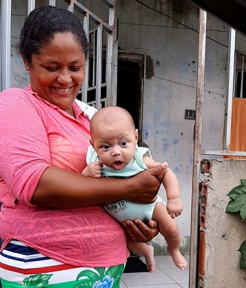 Bebê engasgada é salva por policiais em Itabuna