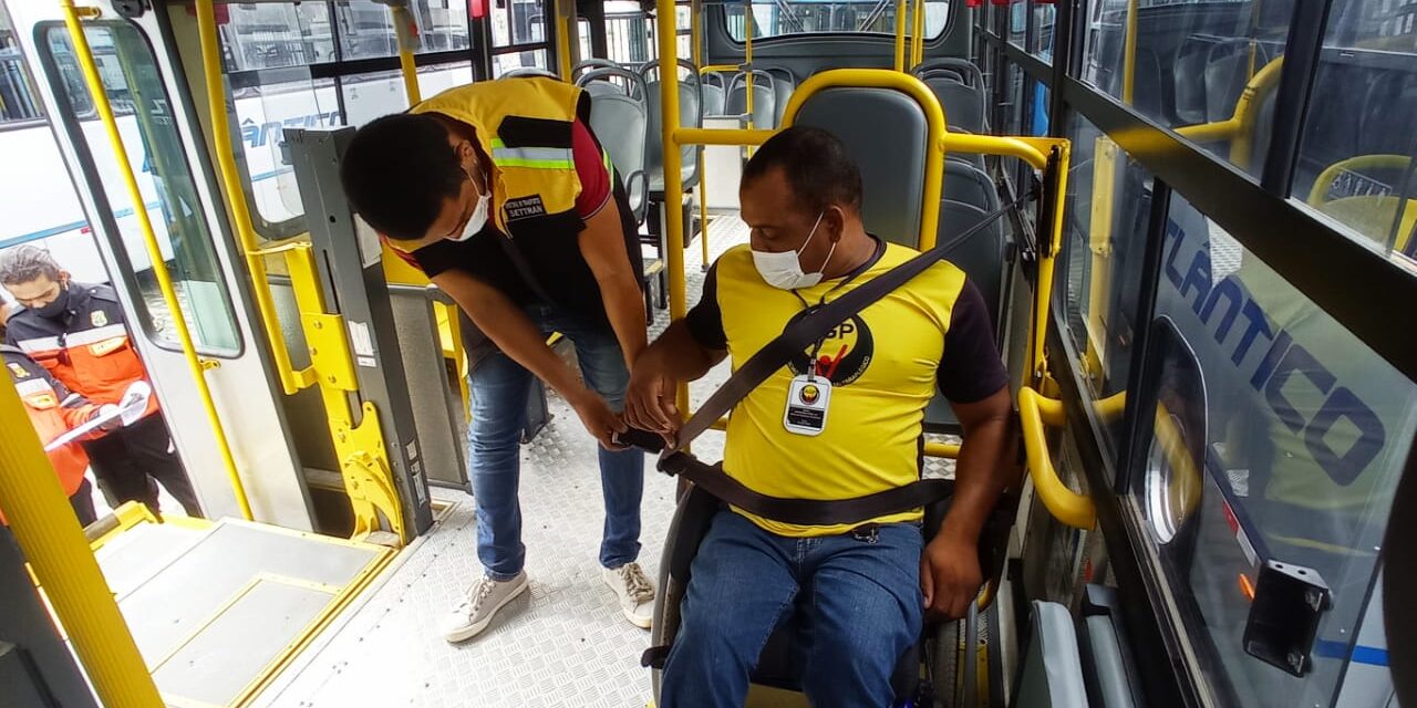 Ônibus do Grupo Atlântico Transportes passam por vistoria antes de começar a operar em Itabuna