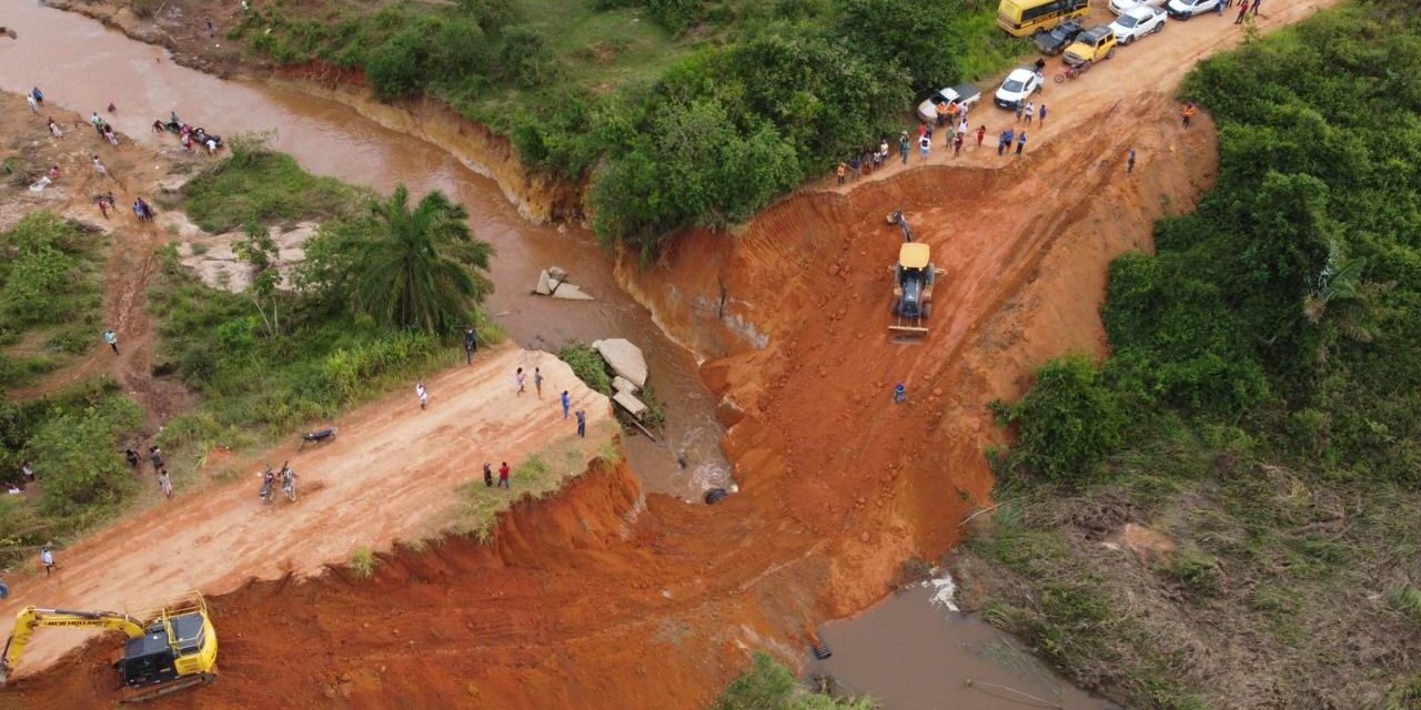 Governo do Estado conclui ações emergenciais no KM 17 da BA-284, entre Itamaraju e o distrito de Alho