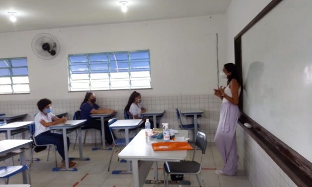 Estudantes do interior da Bahia celebram o início do ano letivo com aulas 100% presenciais