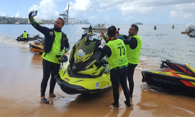 Jantar de lançamento com show de Tuka Fernandes, marcou a abertura da 8ª edição do Rally dos Mares ontem (31) em Salvador