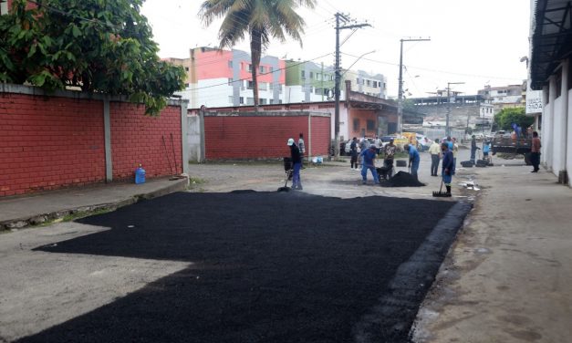 Vias do Bairro Santo Antônio estão tendo a pavimentação asfáltica recuperada pela Prefeitura