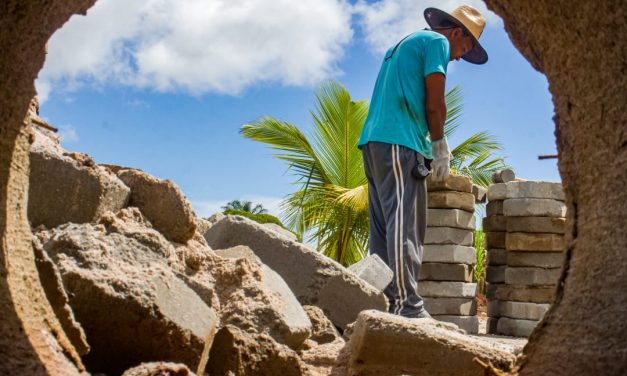 Prefeitura de Itacaré continua com obras de pavimentação na Marambaia