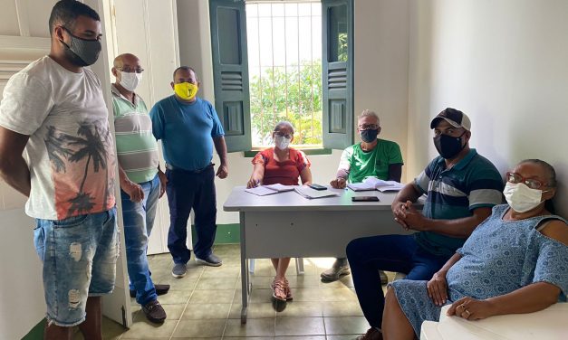 Prefeito de Itacaré discute organização do transporte dos estudantes do campo