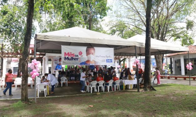 Prefeitura atende mulheres nas áreas social e de saúde na Praça Olinto Leone em Itabuna