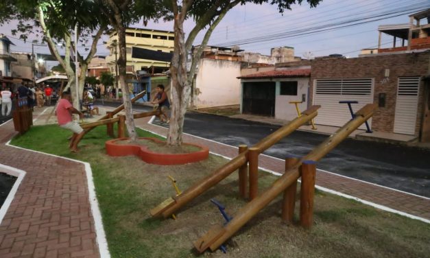 Moradores do Sarinha comemoram a inauguração da Praça Evanice Pereira Cruz