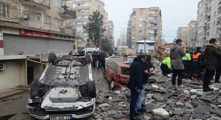 Número de mortos em terremoto na Turquia e Síria já passam de 3 mil