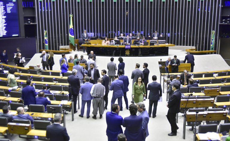 Câmara aprova texto-base da minirreforma eleitoral; votação prossegue nesta quinta-feira