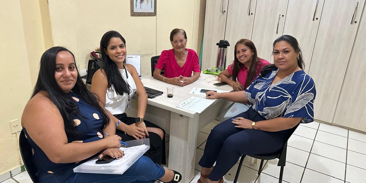 Secretária de Assistência Social de Ibicaraí se reúne com representantes do PAA de Salvador