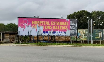 Vandalismo em outdoors do Hospital Estadual Costa das Baleias: polícia investiga o caso