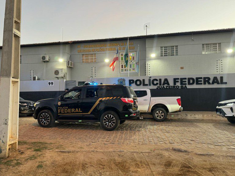 PF prende 18 pessoas em operação contra PMs suspeitos de vender armas e munições ilegais para facções