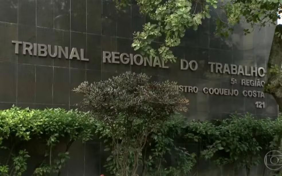 Chamada de “gostosa” e “legítima baiana”, auxiliar administrativa será indenizada em R$ 15 mil