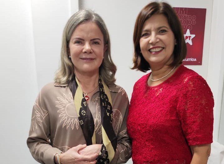 Gleisi Hoffmann recebe Adélia em Brasília: “queremos muito ver uma mulher governando Ilhéus”