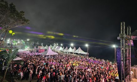 Milhares de foliões lotaram a Orla de Eventos na terceira noite da Micareta de Taboquinhas.