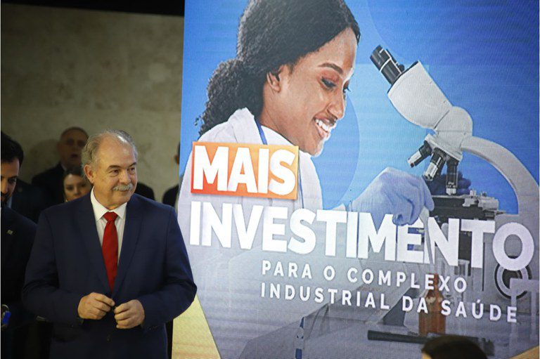 BNDES anuncia R$ 1,39 bi para indústria farmacêutica desenvolver medicamentos inovadores e acessíveis