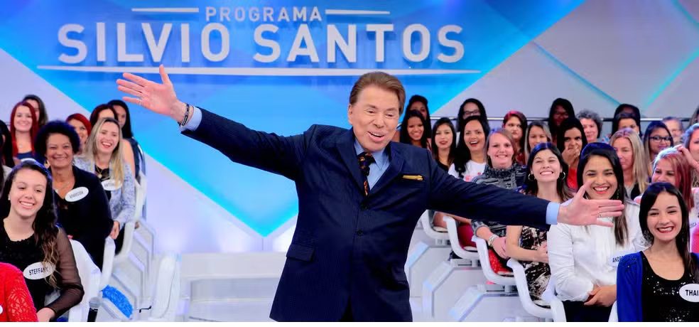 Ícone da TV brasileira, morre aos 93 anos, o empresário e apresentador Silvio Santos