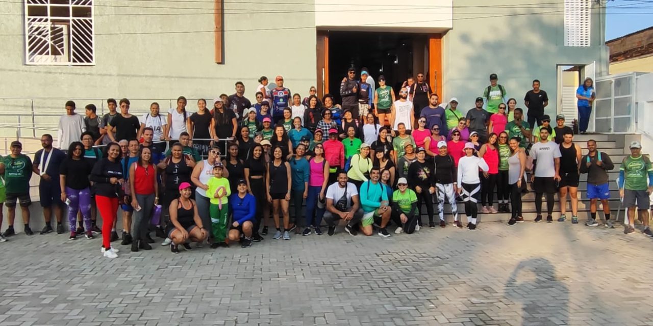 Mais um domingo de caminhada com plantio de árvores em Ibicaraí