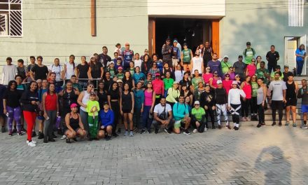 Mais um domingo de caminhada com plantio de árvores em Ibicaraí