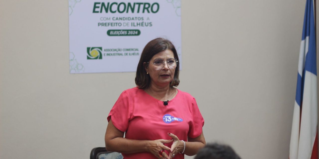 Adélia faz discurso histórico na Associação Comercial e Industrial de Ilhéus