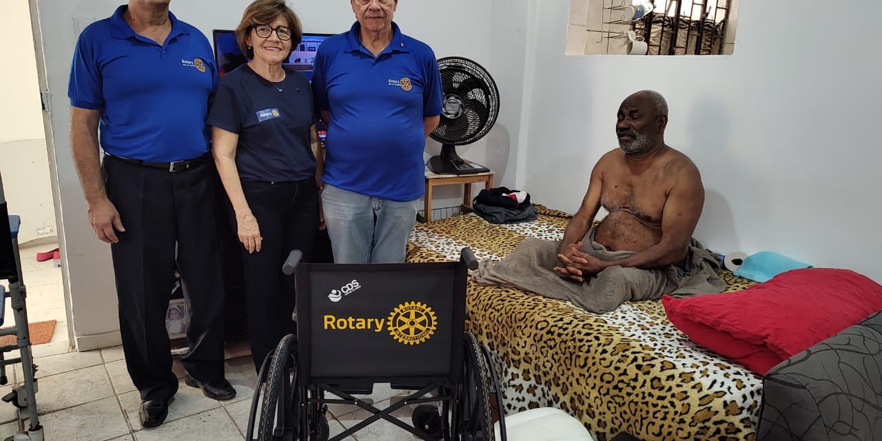 ROTARY CLUB DOA CADEIRAS DE RODAS A TRÊS PACIENTES EM ITABUNA