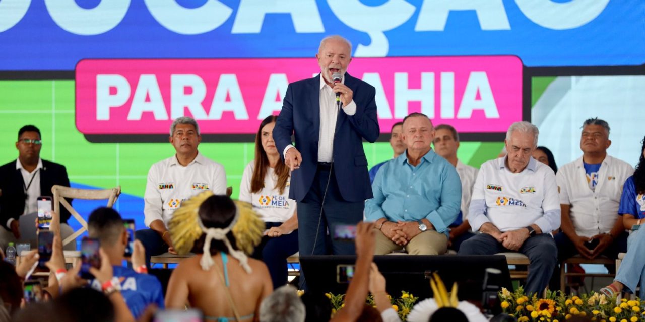 Em evento com 10 mil estudantes, Lula anuncia na Bahia expansão do Programa Pé-de-Meia