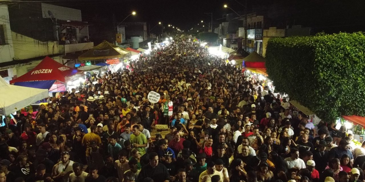 Ibicaraí: La Fúria, Natanzinho, Cris Mel e Fabiola Lins fecharam o último dia da Festa da Cidade