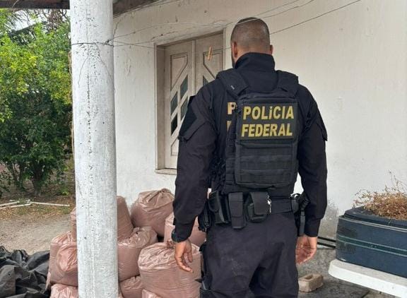 Polícia Federal desarticula esquema internacional de tráfico de entorpecentes