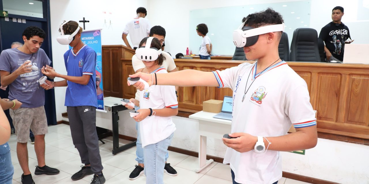 Estudantes do Salobrinho experimentam realidade virtual na Uesc