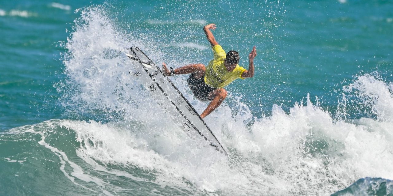 Surfistas da Praia do Forte são destaques na  abertura da segunda etapa do Tivoli Triple Crown