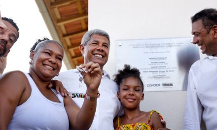 Em Ilhéus, 220 famílias realizam o sonho da casa própria ao receber as chaves do residencial Jardim Salobrinho