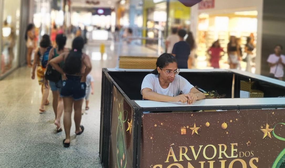 “Árvore dos Sonhos” do Shopping Jequitibá arrecada presentes para crianças no Natal