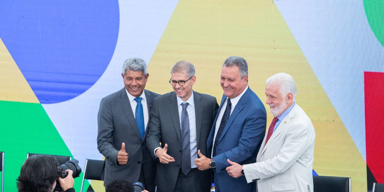 Jerônimo Rodrigues participa da cerimônia de posse do novo ministro da Secom, em Brasília