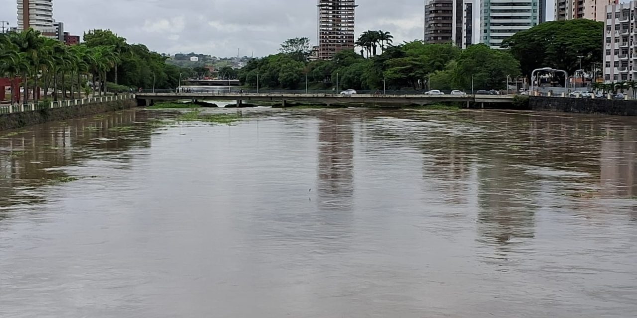 Nível do Rio Cachoeira sobe 2,5 metros; prefeitura diz que não há desabrigados em Itabuna