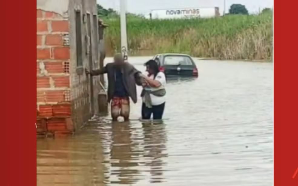 Moradores desabrigados, alagamentos e rodovia destruída: cidades baianas decretam emergência por causa das fortes chuvas