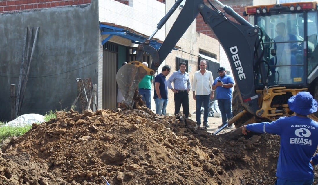 Emasa amplia redes de água e esgoto no Bairro Mangabinha