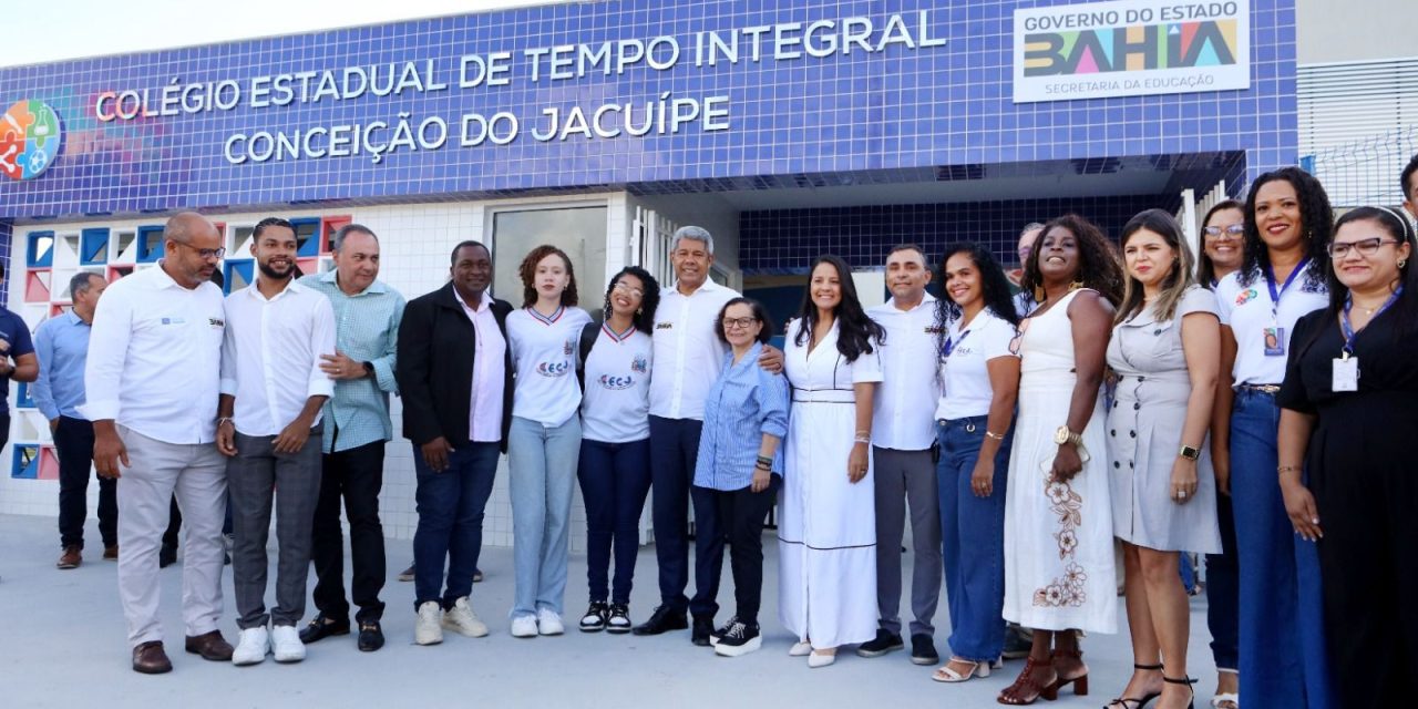 Em Conceição do Jacuípe, início do ano letivo da rede estadual é marcado por entrega de escola de tempo integral e ônibus escolar