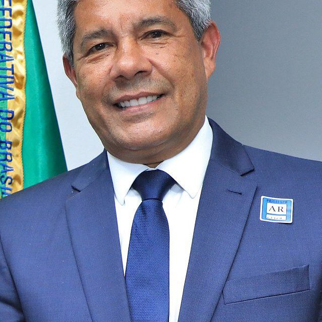 Uesc concede título de Honoris Causa ao governador Jerônimo Rodrigues