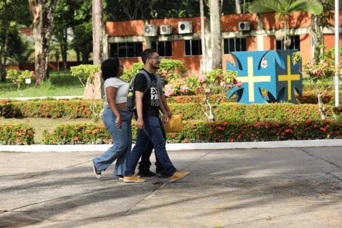 Auxílio do Programa Mais Futuro já está disponível para universitários beneficiados