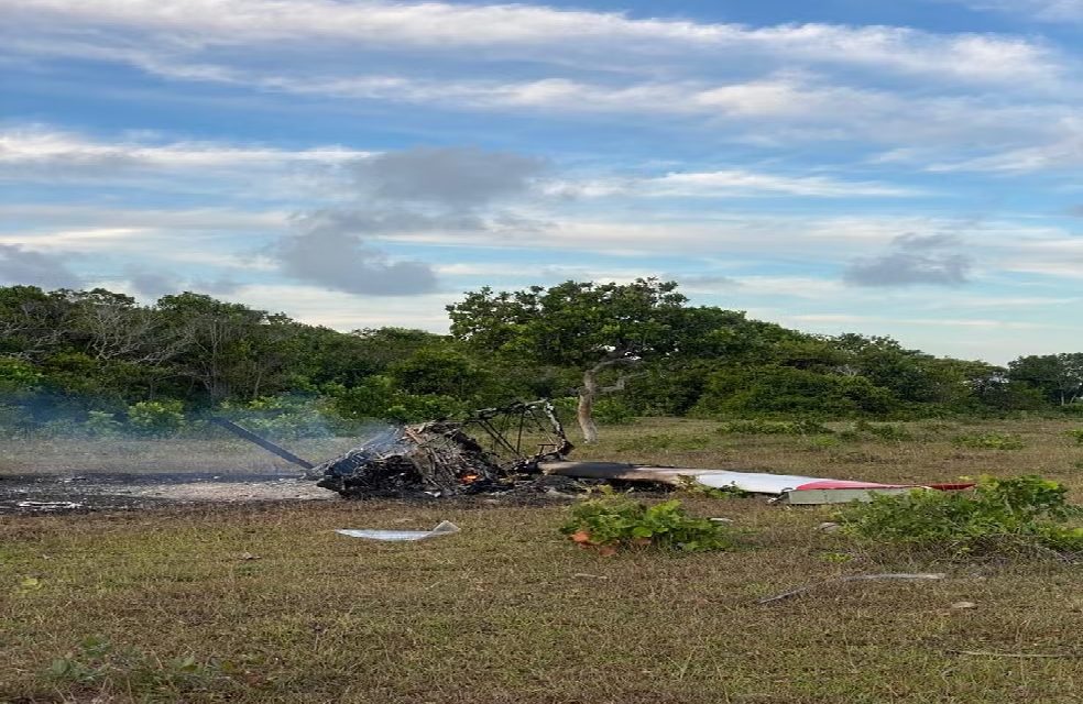 Uma pessoa morre e outra fica ferida após queda de avião em Prado, na Bahia